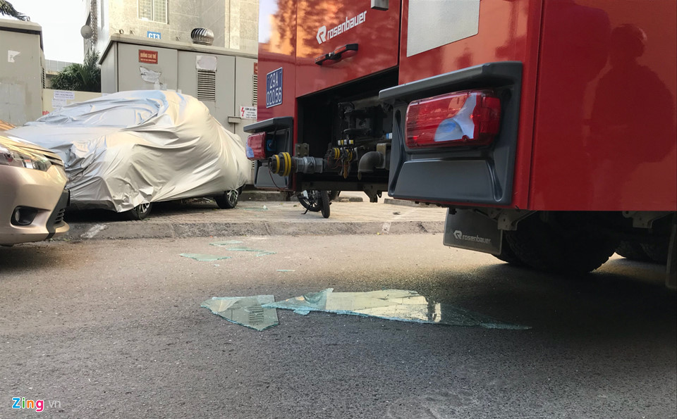 Hiện trường vụ cháy chung cư 23 tầng ở Hà Nội khiến nhiều người hoảng loạn